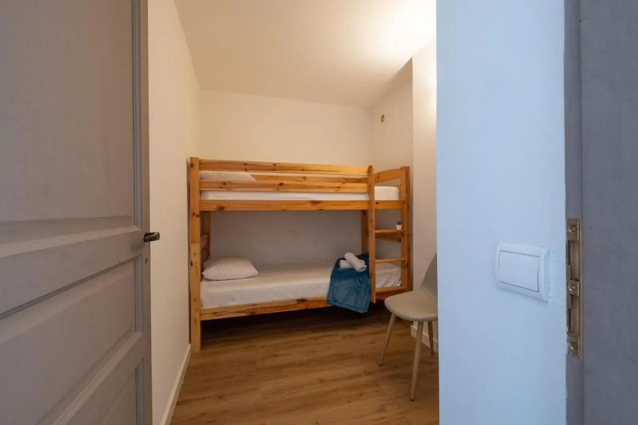 Rare! 2-Br Seafront Apartment 칸느