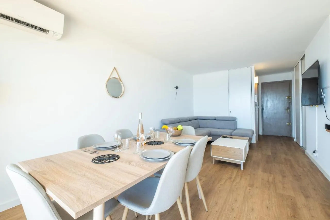 Rare! 2-Br Seafront Apartment 칸느