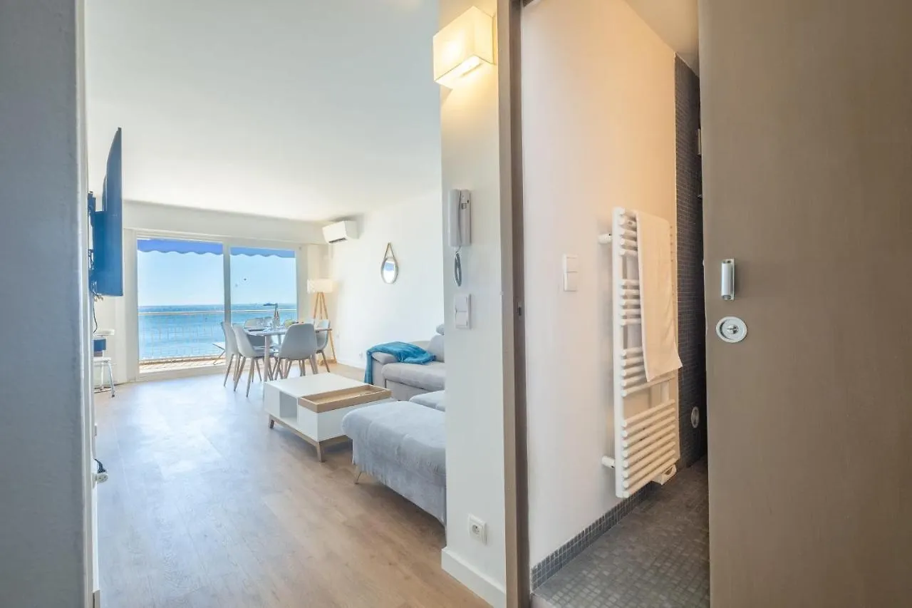 Rare! 2-Br Seafront Apartment 칸느