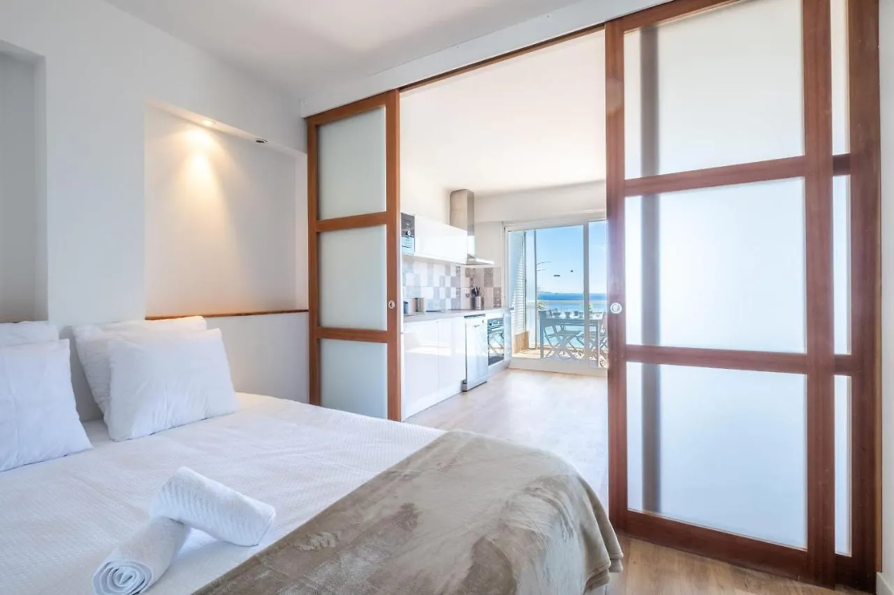 Rare! 2-Br Seafront Apartment 칸느