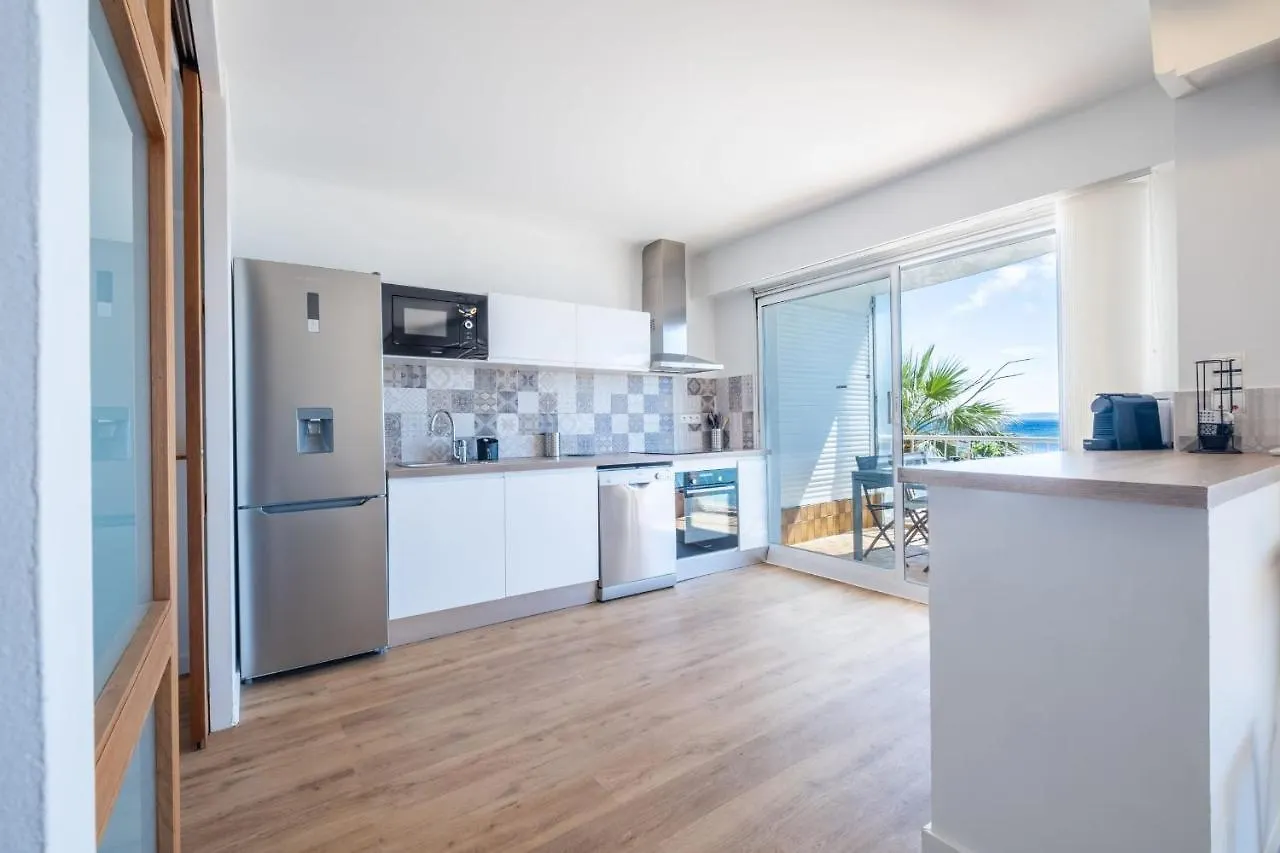 Rare! 2-Br Seafront Apartment 칸느