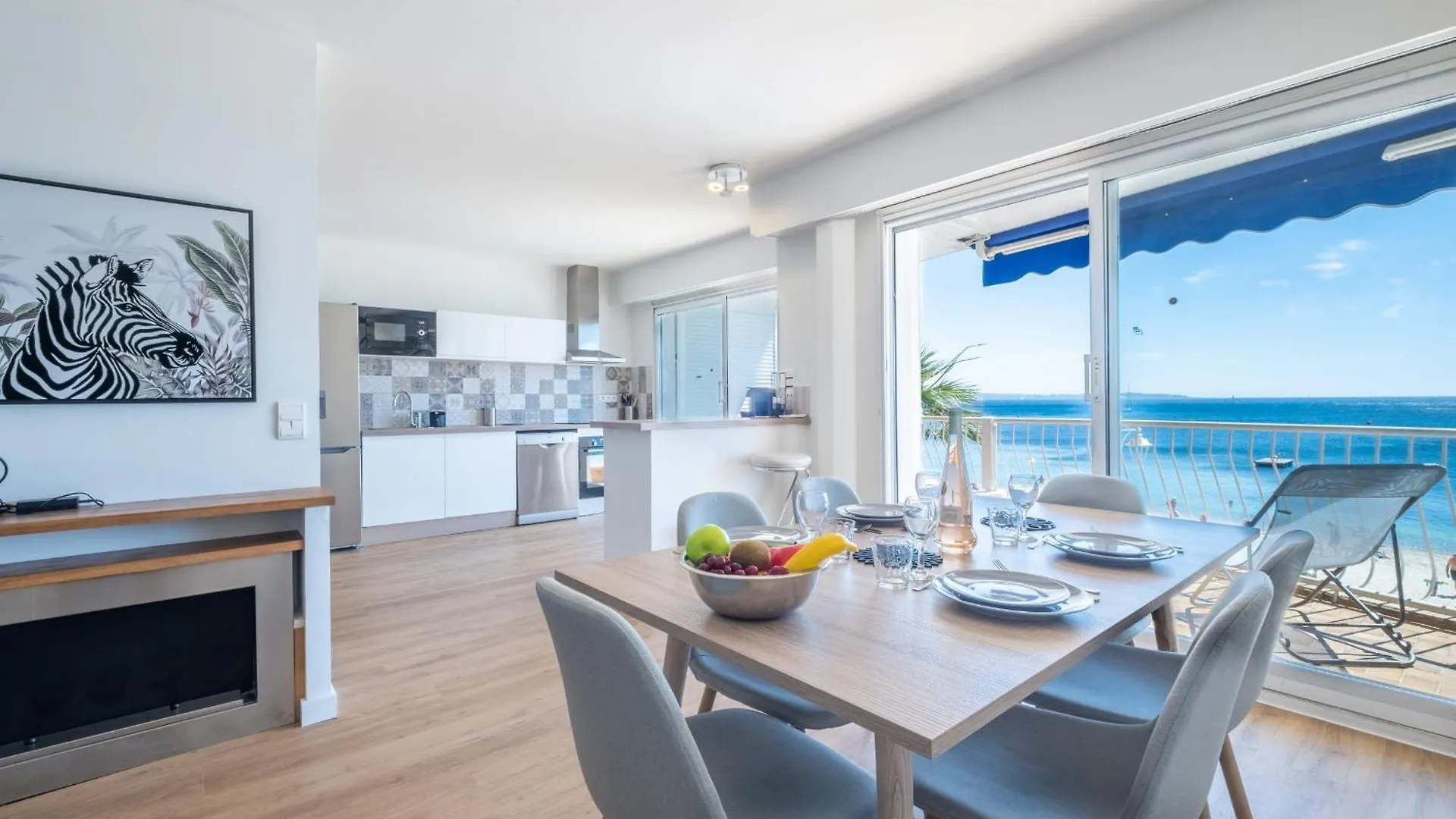 Rare! 2-Br Seafront Apartment 칸느